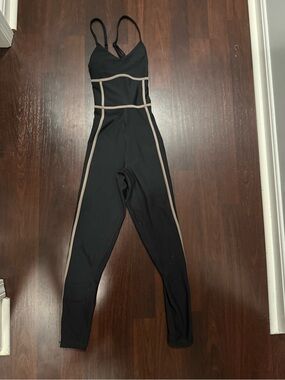 Abercrombie & Fitch
YPB sculptLUX Onesie